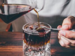 Która kawa lepsza: ziarnista czy mielona?