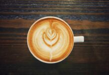 Kawa w biurze – jak wpływa na produktywność pracowników?