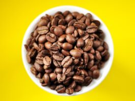 Przechowywanie kawy na wyjazd – jak zabezpieczyć ziarna