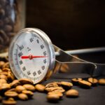 Kawa a temperatura wody: jak kilka stopni w górę lub w dół zmienia smak Twojego porannego rytuału