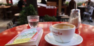 Paryskie kawiarnie bohemy: między absyntem, espresso a wielką literaturą