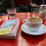 Paryskie kawiarnie bohemy: między absyntem, espresso a wielką literaturą