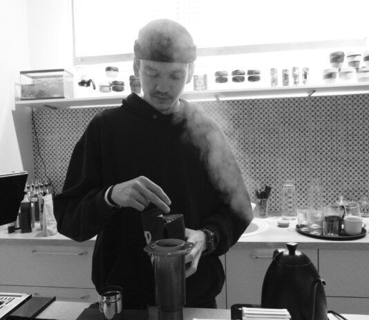 Jak powstał aeropress? Historia genialnego inżyniera zabawek, który zmienił świat kawy Jak powstał aeropress? Historia genialnego inżyniera zabawek, który zmienił świat kawy